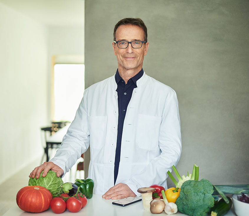 Am Bild ist Dr. Matthias Riedl, Ernährungs-Doc zu sehen.