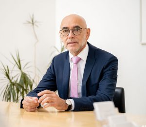 Am Foto ist Dr. Michael Umfahrer zu sehen.