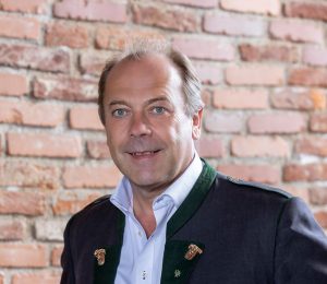 Am Foto ist Michael Stvarnik, Innungsmeister des steirischen Baugewerbes zu sehen.